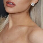 Is it pronounced Ariana or Ariana?