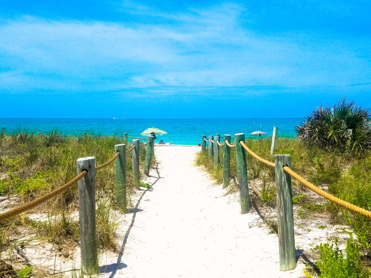 Is there an Englewood Florida?