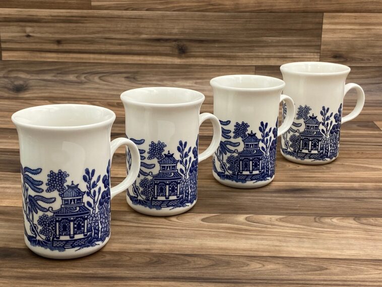What are the blue and white coffee cups in New York?