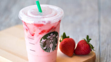 What are the ingredients of a Starbucks pink drink?