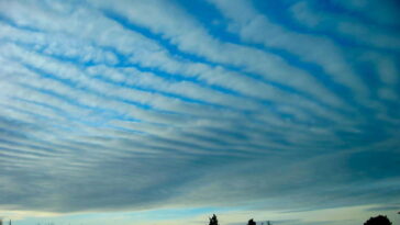 What causes billow clouds?