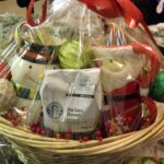 What do I put in a coffee gift basket?