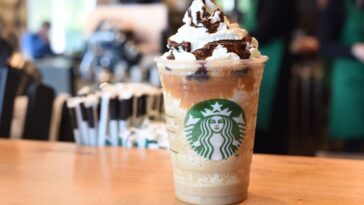 What does Starbucks Caramel Frappuccino have in it?