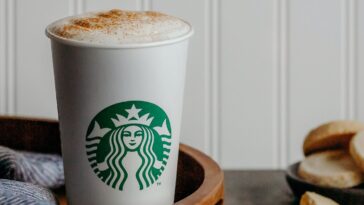 What does Starbucks sugar cookie latte taste like?