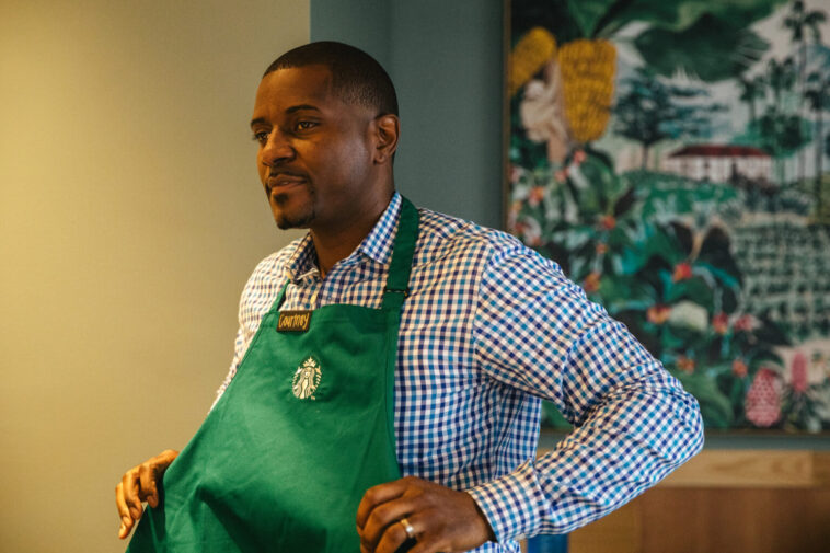 What does a district manager do at Starbucks?