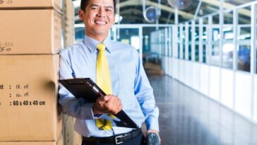 What does a shift supervisor do?