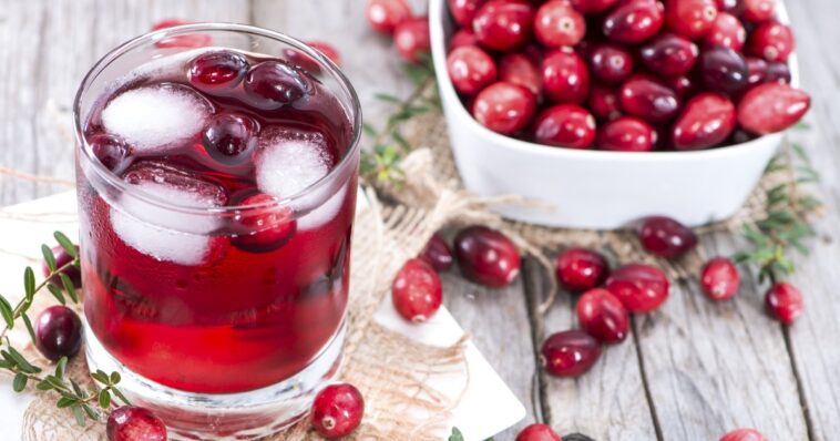 What does white cranberry juice do for the female body?