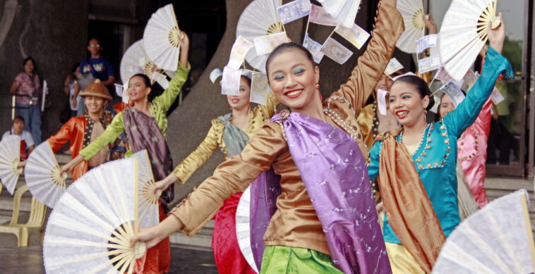 What is Larga in Tagalog?