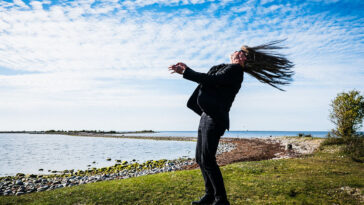 What is a strong east wind?