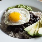 What is a typical Cuban breakfast?