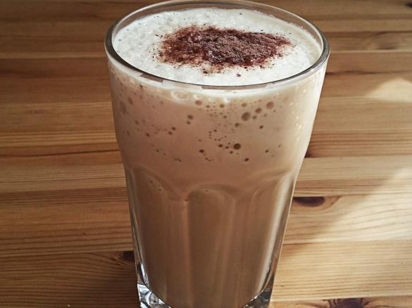 What is an iced latte macchiato?