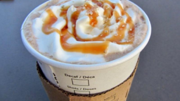 What is in a skinny caramel macchiato?