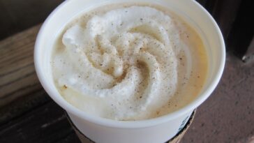 What is in a vanilla latte from Starbucks?