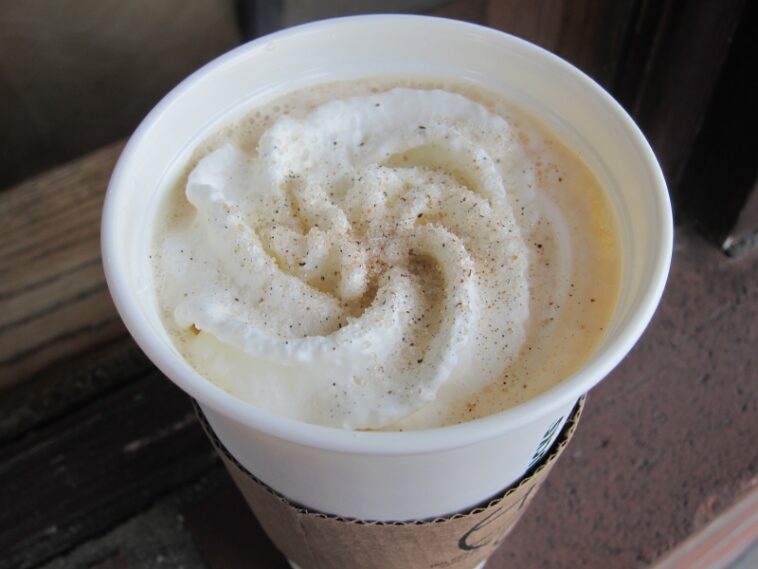 What is in a vanilla latte from Starbucks?