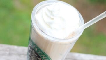 What is in an iced white mocha with sweet cream foam?