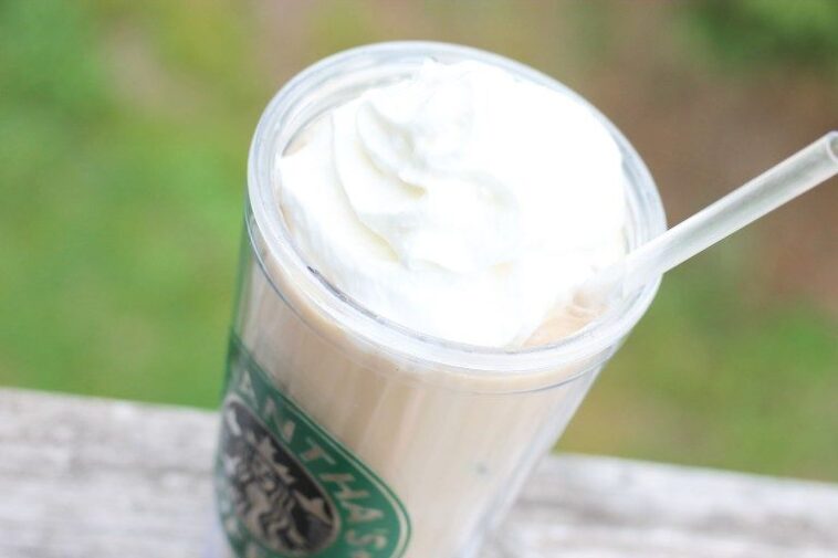 What is in an iced white mocha with sweet cream foam?