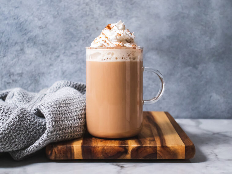 What is in the cinnamon Dolce latte?