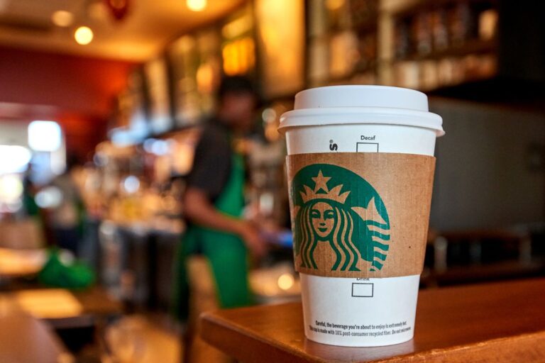 What is starting pay at Starbucks in Colorado?