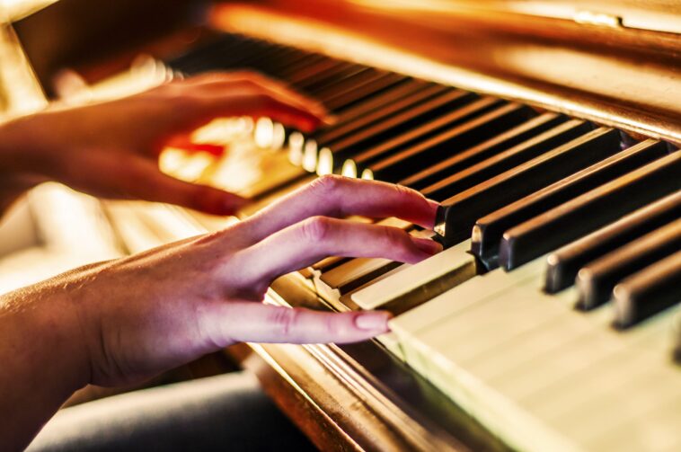 What is the definition of the Italian term piano?