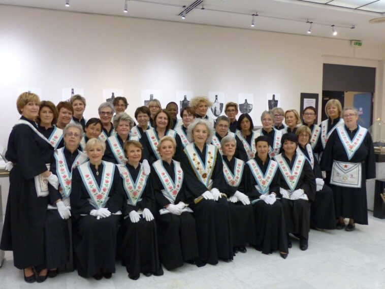 What is the feminine of grand in French?