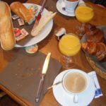 What is the opposite of Petit in French?