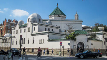 What is the opposite of grand in French?