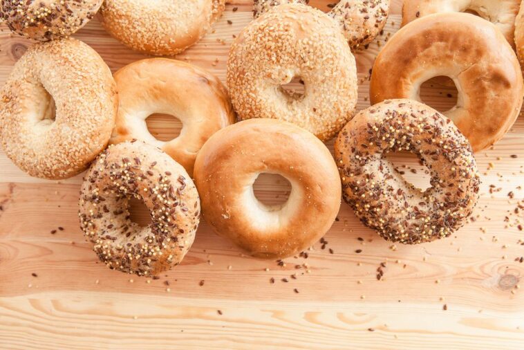 What kind of bagels do they have at Starbucks?
