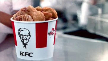 What pieces are in the 10 piece bucket at KFC?