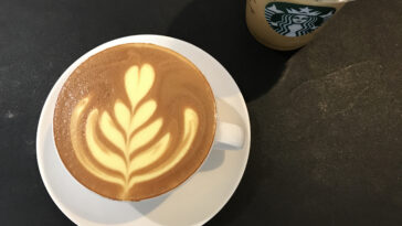 What roast does Starbucks use for lattes?
