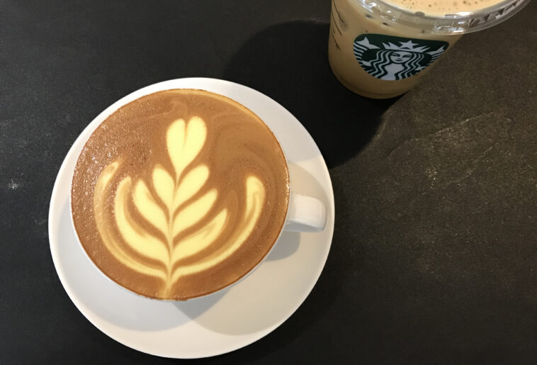 What roast does Starbucks use for lattes?