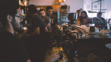 What time are coffee shops most busy?