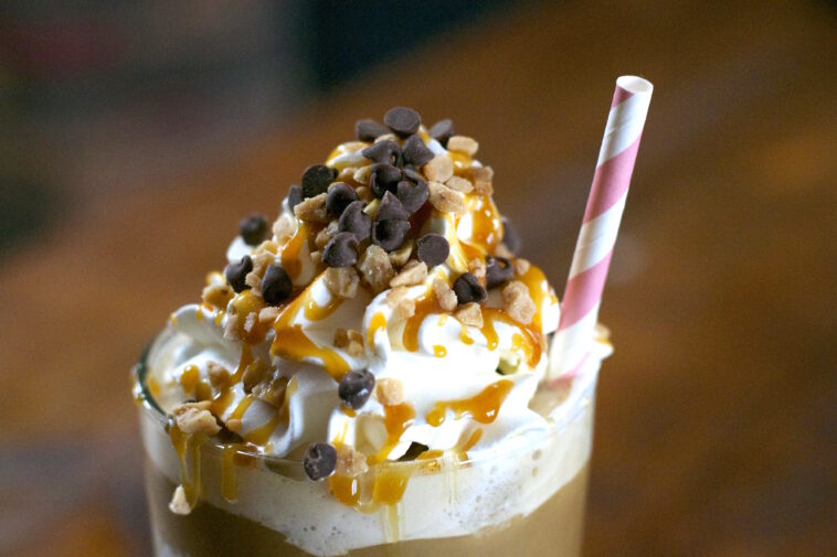 What's in a skinny caramel frappuccino?