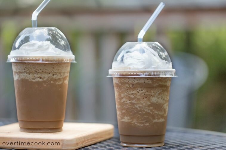 What's in an iced skinny vanilla latte?