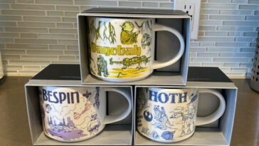 When did Starbucks start selling mugs?