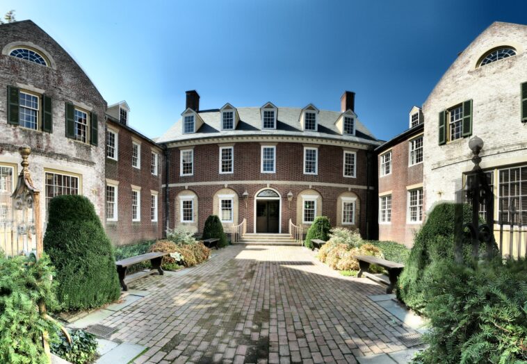 Where can I work in Williamsburg?