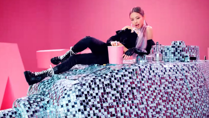 Who is that girl aesthetic?