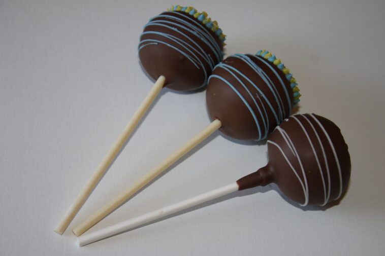 Why do my cake pop sticks turn yellow?