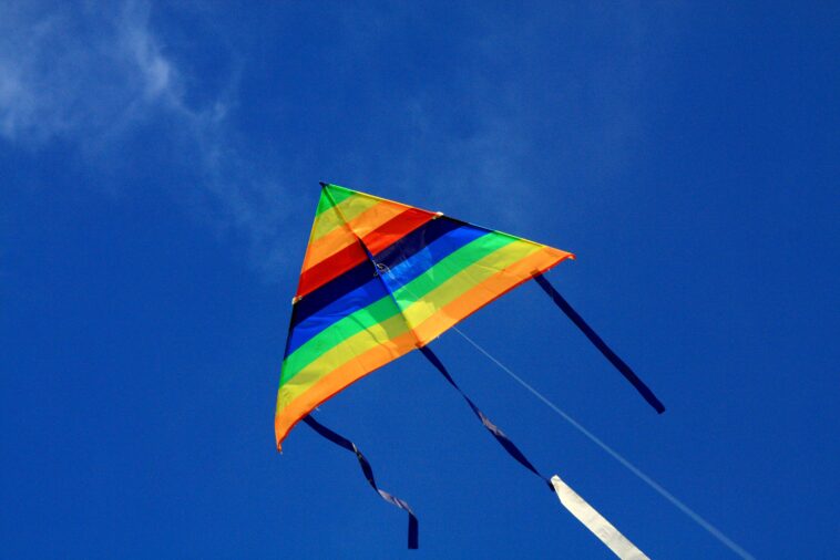 Why does a box kite fly?