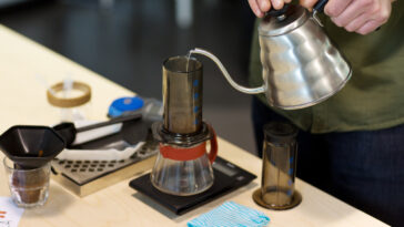 Why is aeropress coffee less acidic?