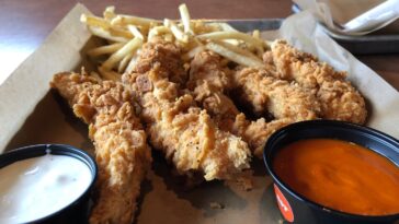 Are Buffalo Wild Wings breaded?