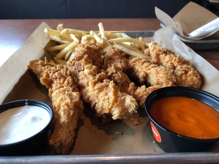 Are Buffalo Wild Wings breaded?