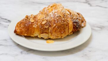 Are Starbucks almond croissants good?
