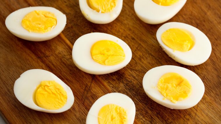 Are boiled eggs acidic?