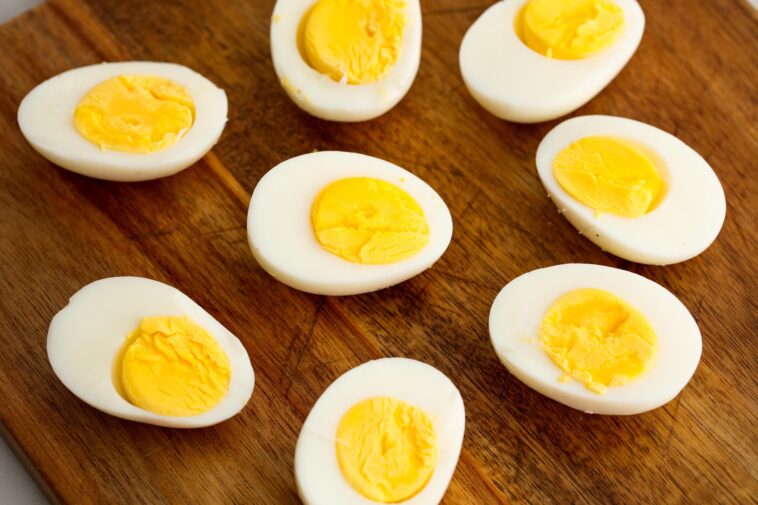Are boiled eggs acidic?