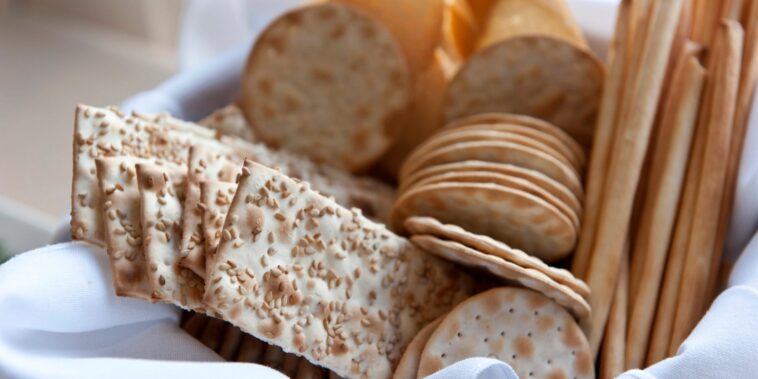 Are crackers good for upset stomach?