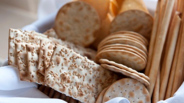 Are crackers good for upset stomach?