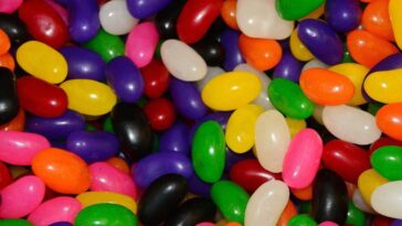 Are jelly beans made with bugs?