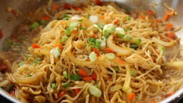 Are lo mein noodles thick or thin?