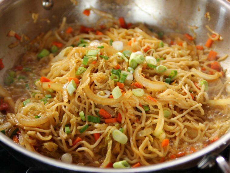 Are lo mein noodles thick or thin?