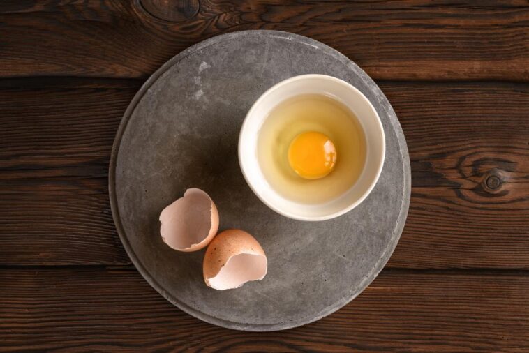 Are raw eggs in pie safe?